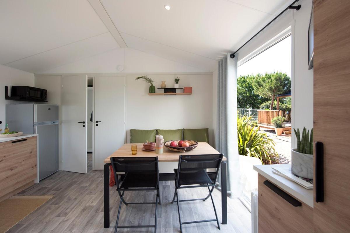 Camping Le Rey Louvie Juzon Exterior photo