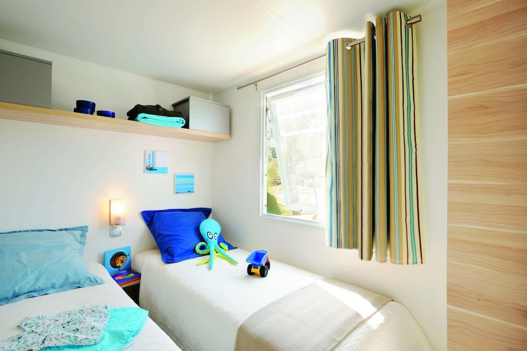 Camping Le Rey Louvie Juzon Room photo