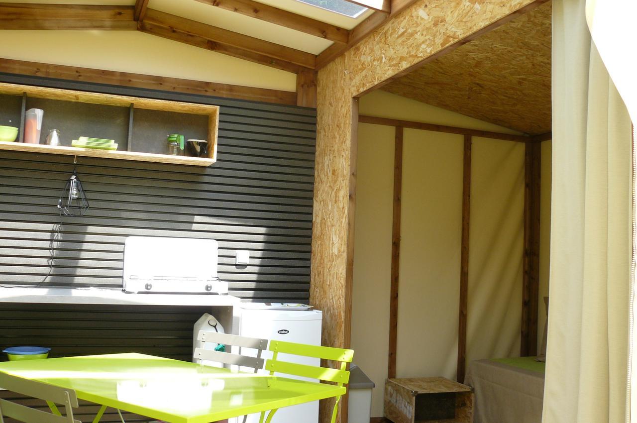 Camping Le Rey Louvie Juzon Exterior photo