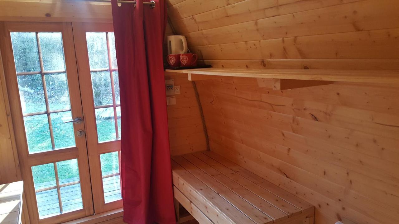Camping Le Rey Louvie Juzon Exterior photo