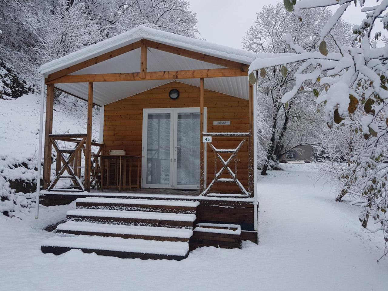 Camping Le Rey Louvie Juzon Exterior photo