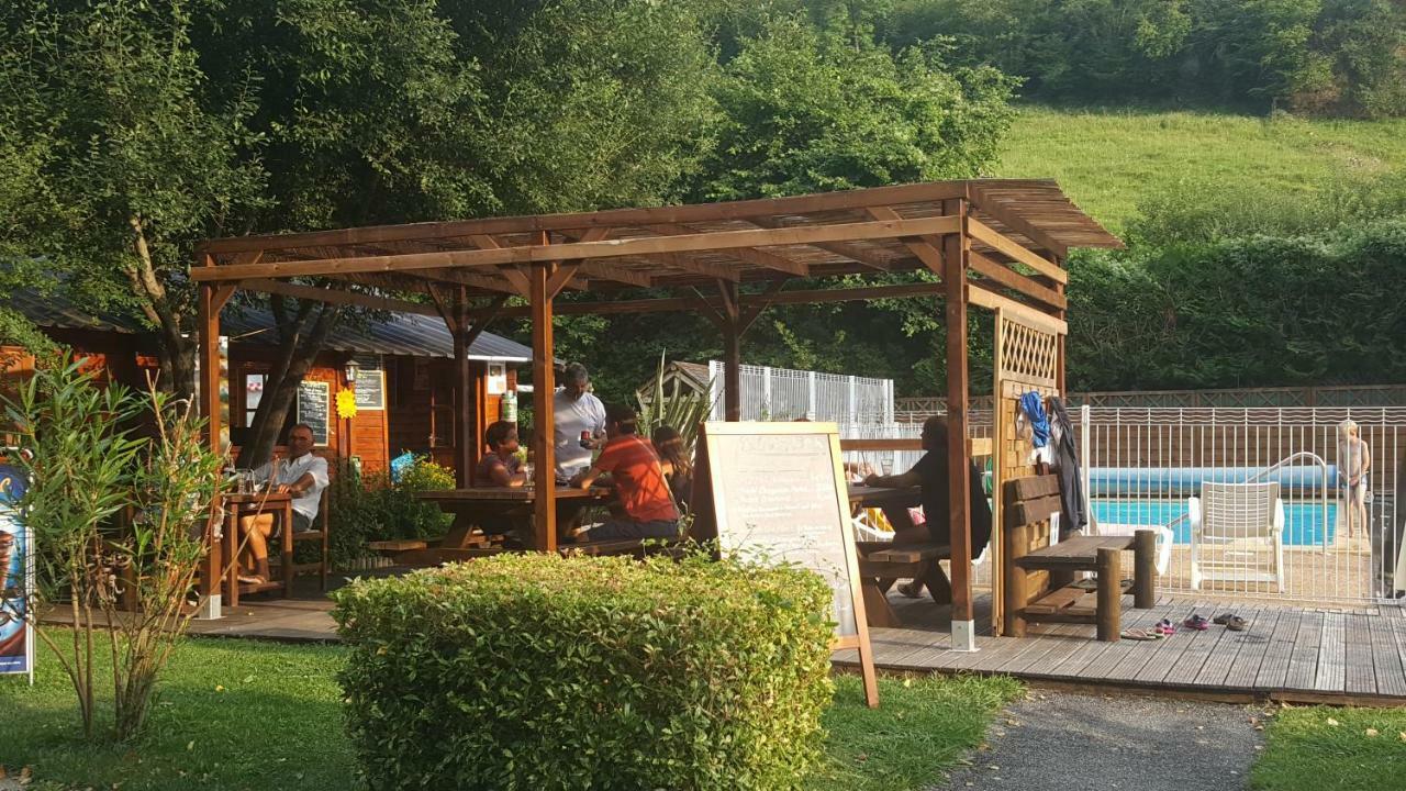 Camping Le Rey Louvie Juzon Exterior photo