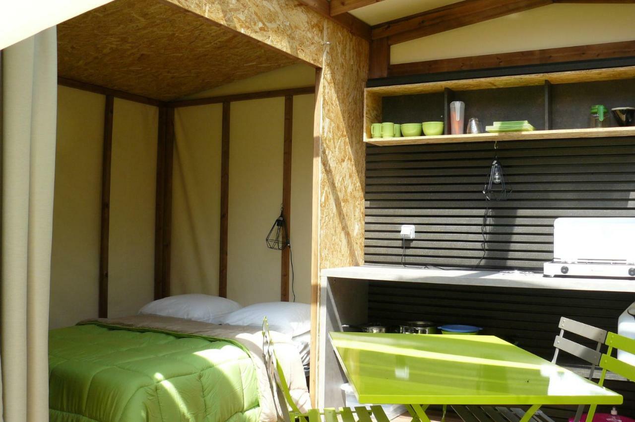 Camping Le Rey Louvie Juzon Exterior photo